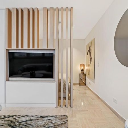 Modern Studio With King Bed, Walk To Attractions Люксембург Экстерьер фото