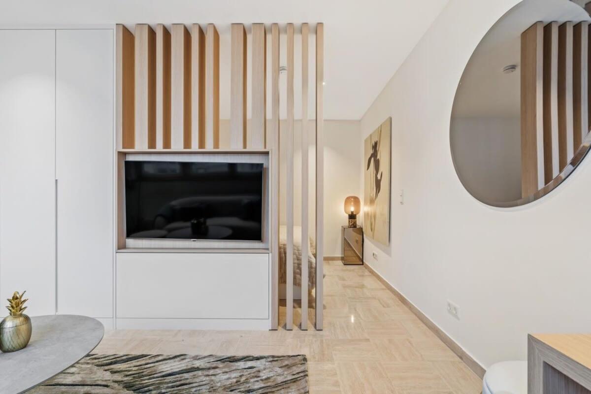 Modern Studio With King Bed, Walk To Attractions Люксембург Экстерьер фото