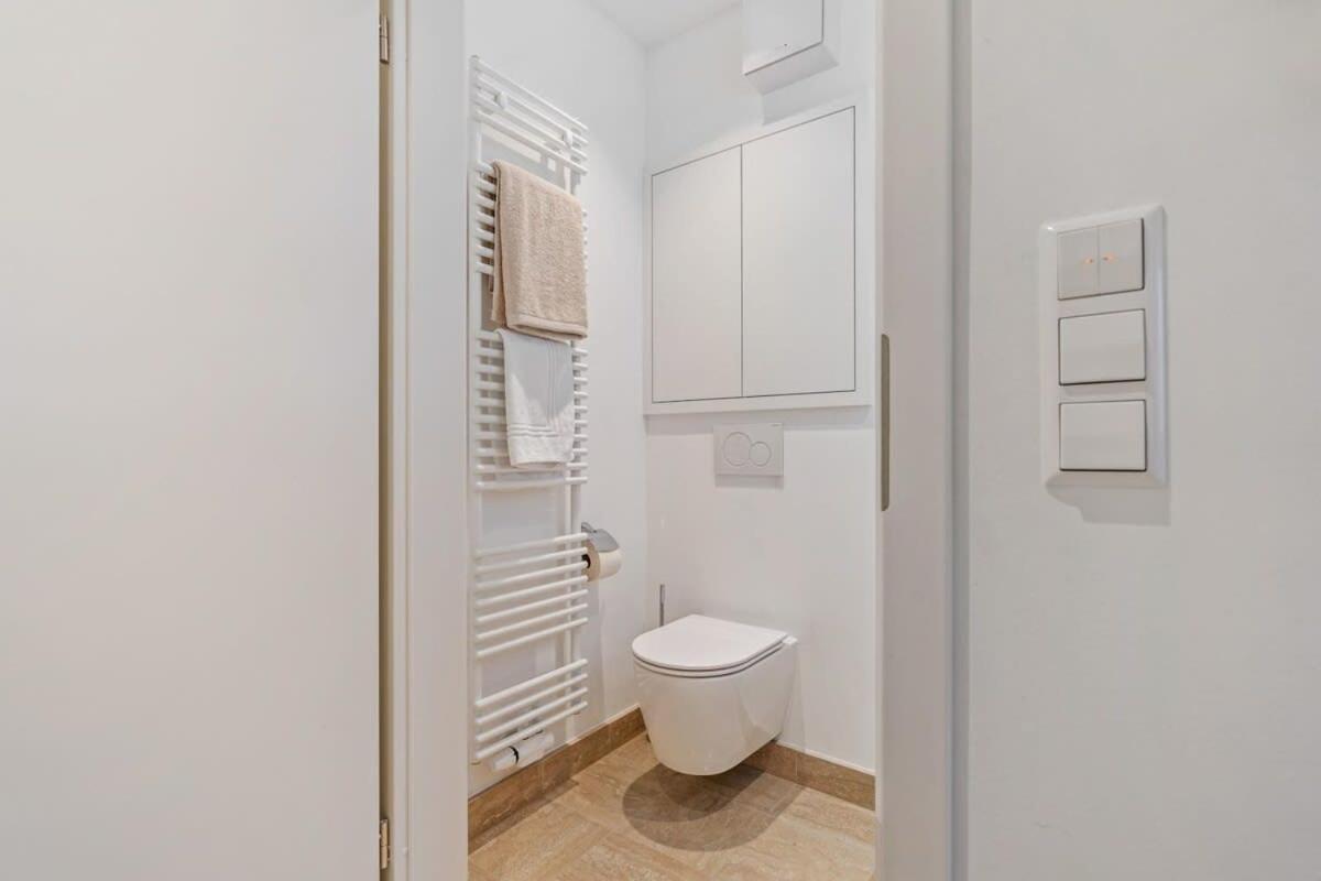 Modern Studio With King Bed, Walk To Attractions Люксембург Экстерьер фото