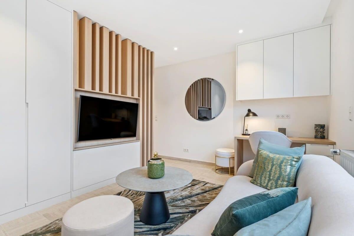 Modern Studio With King Bed, Walk To Attractions Люксембург Экстерьер фото